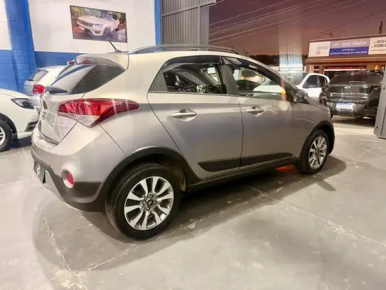 HYUNDAI-HB20X-2017