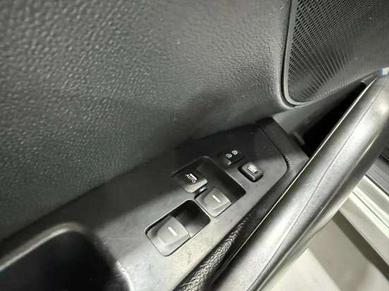 HYUNDAI-VELOSTER-2011