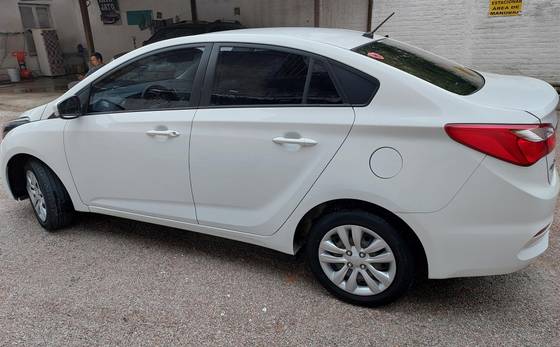 HYUNDAI HB20S 1.0 COMFORT PLUS 12V TURBO FLEX 4P MANUAL