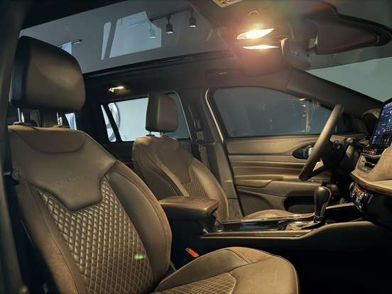 JEEP-COMMANDER-2024
