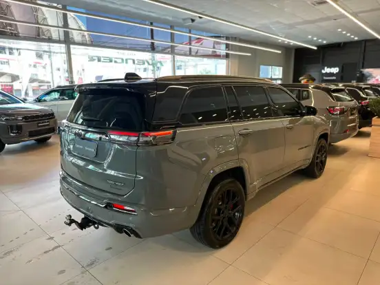 JEEP-COMMANDER-2.0 HURRICANE 4 TURBO GASOLINA BLACKHAWK AT9 JEEP-COMMANDER-2024