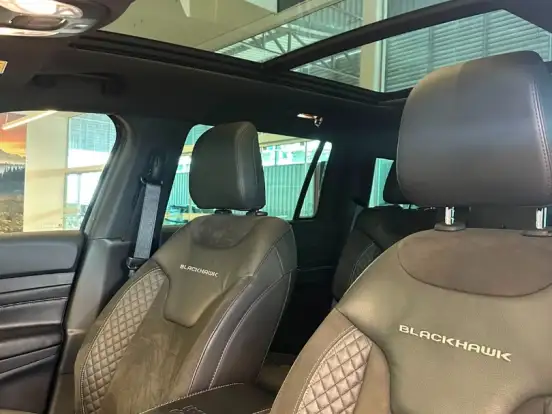 JEEP-COMMANDER-2.0 HURRICANE 4 TURBO GASOLINA BLACKHAWK AT9 JEEP-COMMANDER-2024