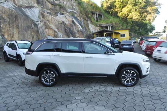 JEEP-COMMANDER-2024