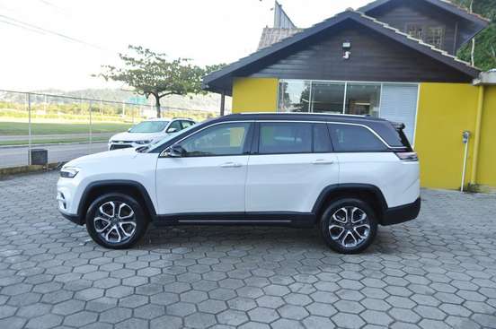 JEEP-COMMANDER-2024