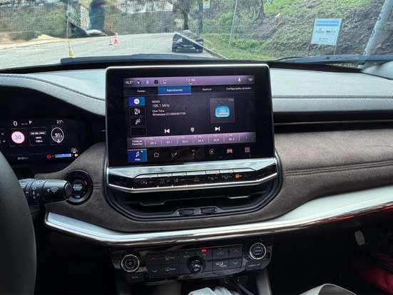 JEEP-COMMANDER-2024