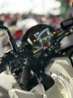 KAWASAKI-Z900-2022