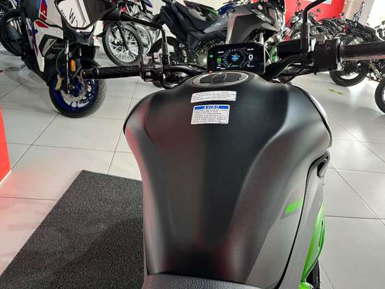 KAWASAKI-Z900 KAWASAKI-Z900-2025