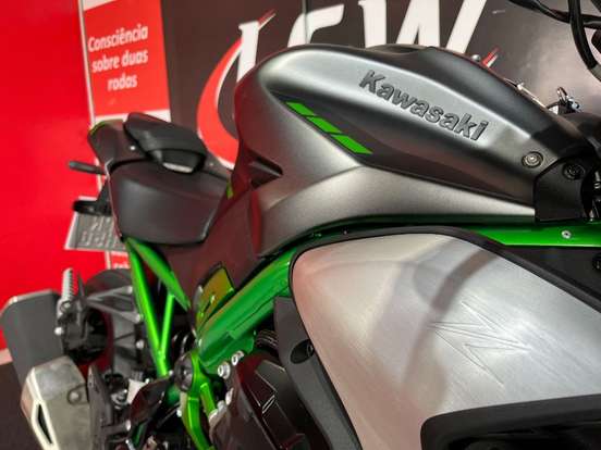 KAWASAKI-Z900-2025