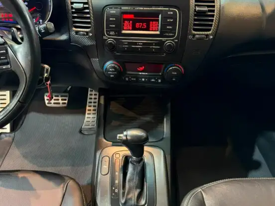 KIA-CERATO-1.6 SX 16V FLEX 4P AUTOMÁTICO KIA-CERATO-2015