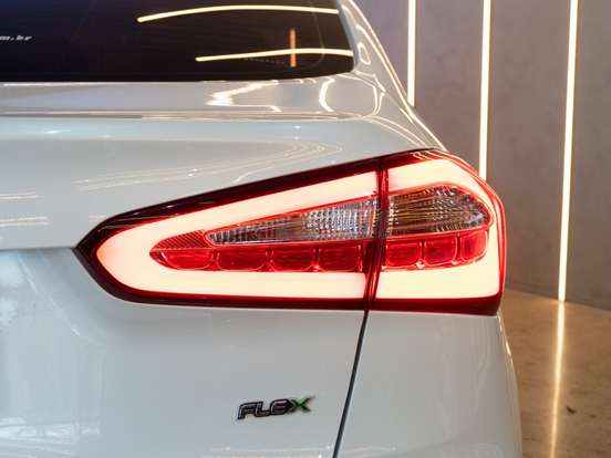 KIA-CERATO-1.6 SX 16V FLEX 4P AUTOMÁTICO KIA-CERATO-2015