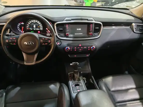 KIA-SORENTO-3.3 V6 GASOLINA EX 7L AUTOMATICO KIA-SORENTO-2016