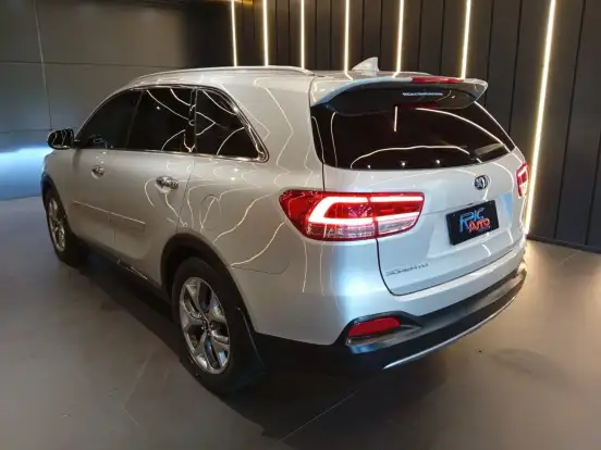 KIA-SORENTO-3.3 V6 GASOLINA EX 7L AUTOMATICO KIA-SORENTO-2016
