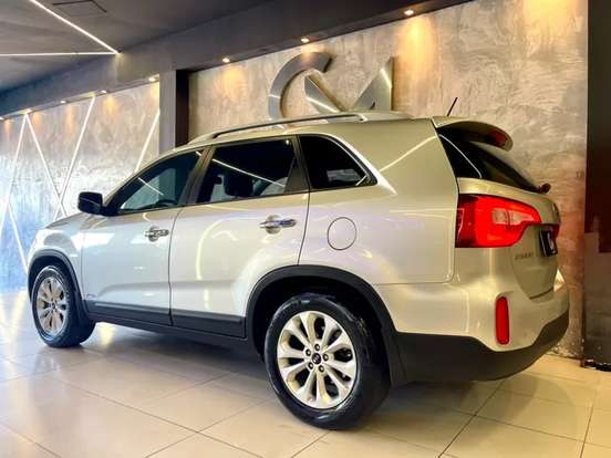 KIA-SORENTO-3.5 V6 GASOLINA EX 7L 4WD AUTOMÁTICO KIA-SORENTO-2014