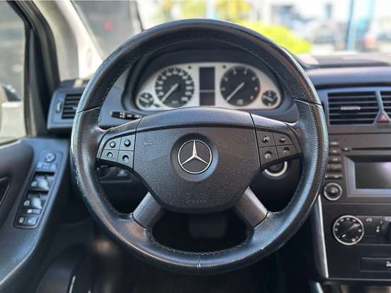 MERCEDES-BENZ-B 180-2010