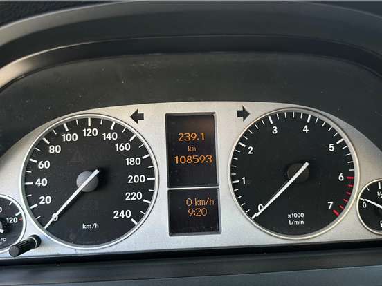 MERCEDES-BENZ-B 180-1.7 8V GASOLINA 4P AUTOMÁTICO MERCEDES-BENZ-B 180-2010