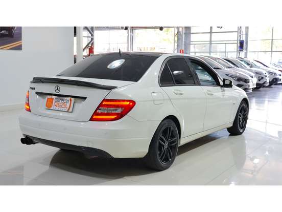 MERCEDES-BENZ-C 180-1.8 CGI CLASSIC 16V GASOLINA 4P AUTOMÁTICO MERCEDES-BENZ-C 180-2011