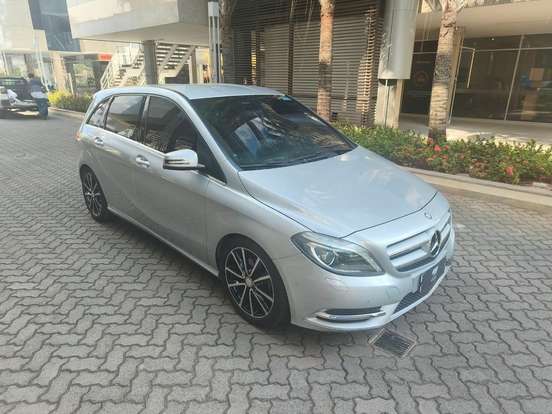 MERCEDES-BENZ-CLASSE A-1.6 200 TURBO URBAN GASOLINA 4P AUTOMATIZADO MERCEDES-BENZ-CLASSE A-2014