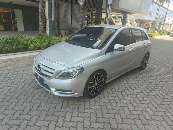 MERCEDES-BENZ-CLASSE A-1.6 200 TURBO URBAN GASOLINA 4P AUTOMATIZADO MERCEDES-BENZ-CLASSE A-2014