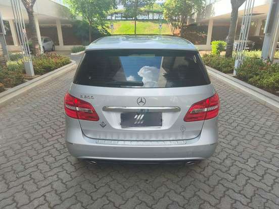 MERCEDES-BENZ-CLASSE A-1.6 200 TURBO URBAN GASOLINA 4P AUTOMATIZADO MERCEDES-BENZ-CLASSE A-2014