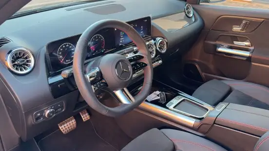 MERCEDES-BENZ-GLA 200-2025