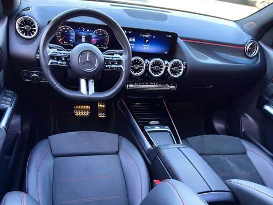 MERCEDES-BENZ-GLA 200-2023