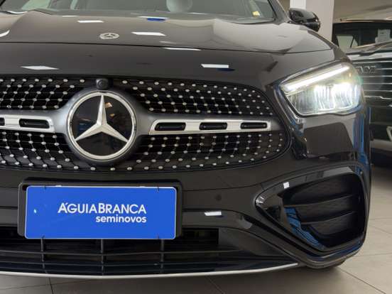 MERCEDES-BENZ-GLA 200-2024
