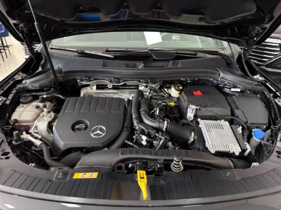 MERCEDES-BENZ-GLA 200-2024