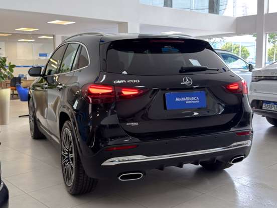 MERCEDES-BENZ-GLA 200-2024