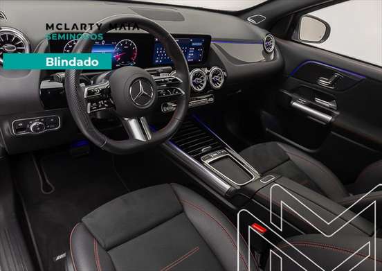 MERCEDES-BENZ-GLA 200-2024