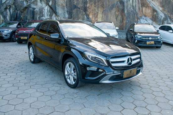 MERCEDES-BENZ-GLA 200-2017