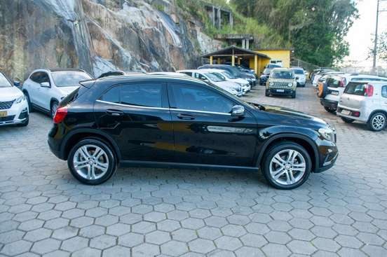 MERCEDES-BENZ-GLA 200-2017