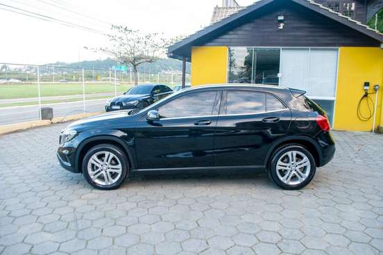 MERCEDES-BENZ-GLA 200-2017