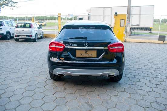 MERCEDES-BENZ-GLA 200-2017