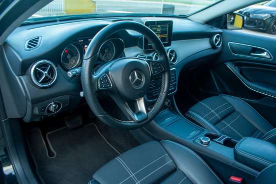 MERCEDES-BENZ-GLA 200-2017