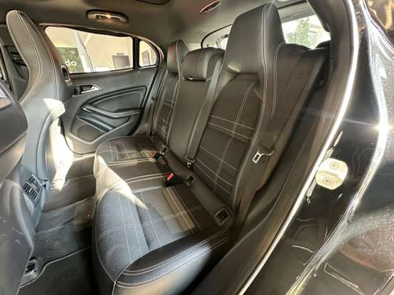 MERCEDES-BENZ-GLA 200-2015