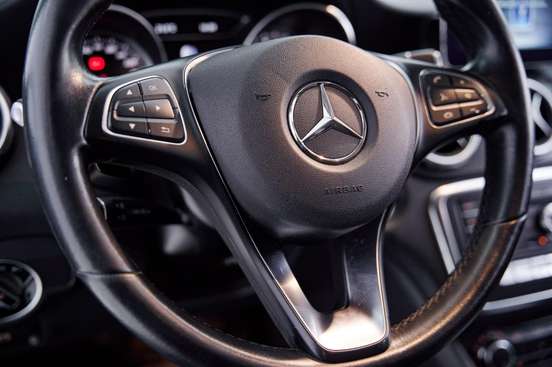 MERCEDES-BENZ-GLA 200-2019