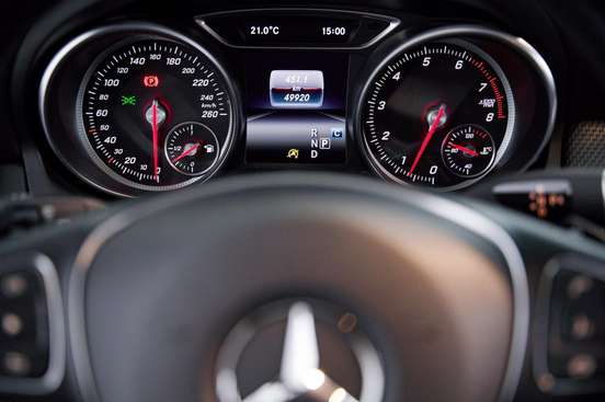 MERCEDES-BENZ-GLA 200-2019
