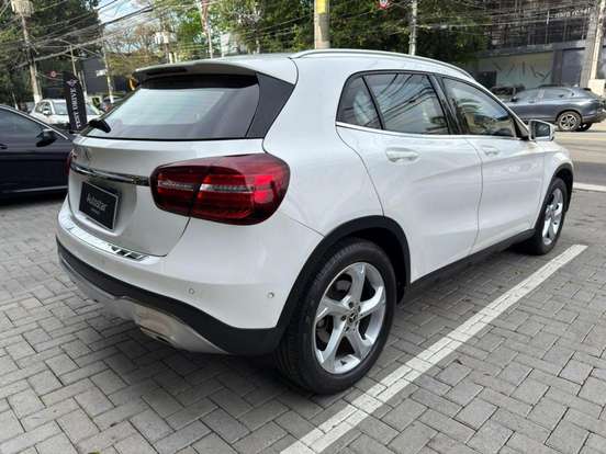 MERCEDES-BENZ-GLA 200-2019