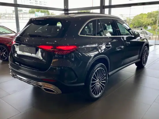 MERCEDES-BENZ-GLC 300-2026