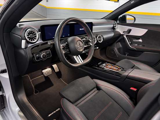 MERCEDES-BENZ-CLA 200-2023