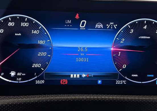 MERCEDES-BENZ-CLA 200-2023