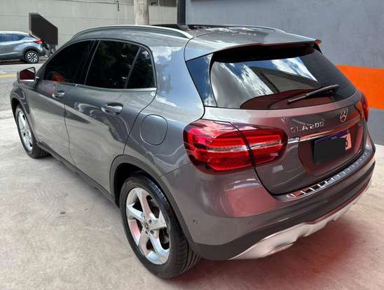 MERCEDES-BENZ-GLA 200-2019