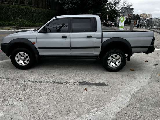 MITSUBISHI-L200-2005