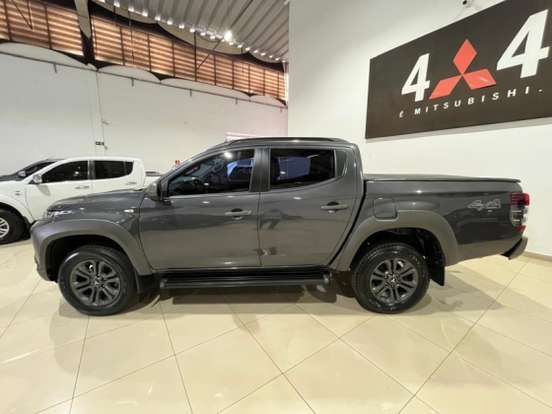 MITSUBISHI-L200 TRITON-2.4 16V TURBO DIESEL OUTDOOR GLS CD 4X4 AUTOMÁTICO MITSUBISHI-L200 TRITON-2024