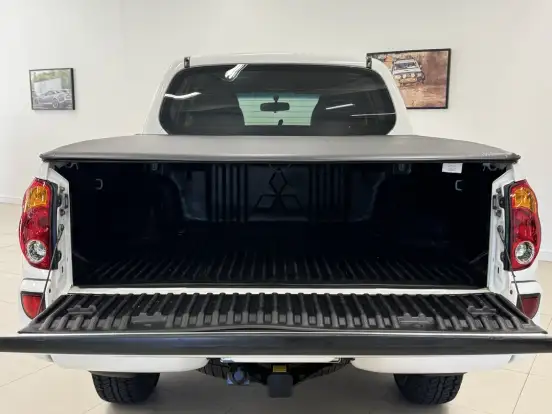 MITSUBISHI-L200 TRITON-3.2 HPE 4X4 CD 16V TURBO INTERCOOLER DIESEL 4P AUTOMÁTICO MITSUBISHI-L200 TRITON-2013
