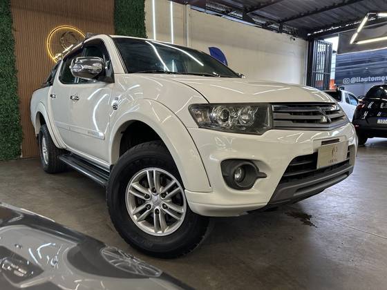 MITSUBISHI L200 TRITON 3.5 HPE 4X4 CD V6 24V FLEX 4P AUTOMÁTICO