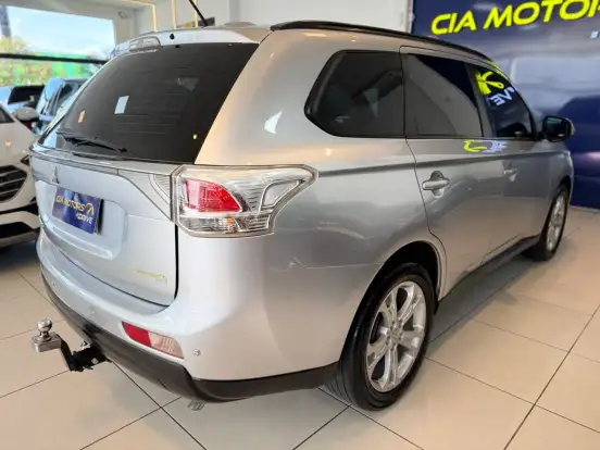 MITSUBISHI-OUTLANDER-2013