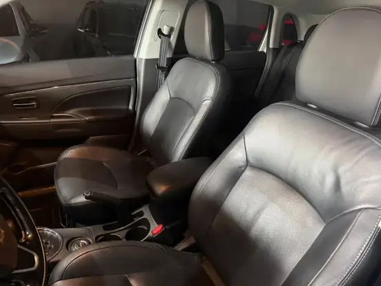 MITSUBISHI-OUTLANDER-2021