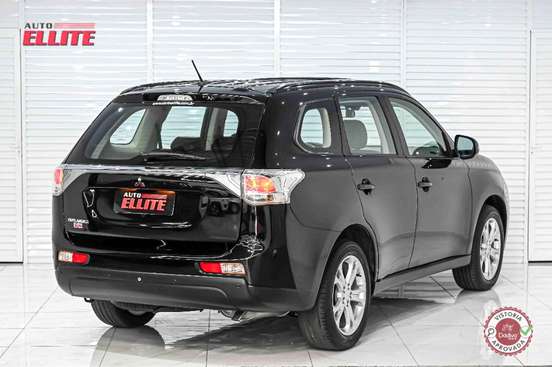 MITSUBISHI-OUTLANDER-2013
