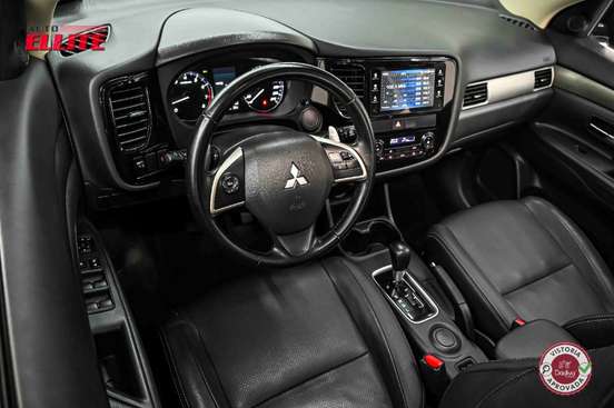 MITSUBISHI-OUTLANDER-2013